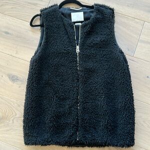 Sherpa black zip up vest with pockets